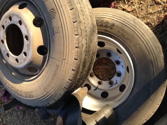 ขายกะทะแม็กพร้อมยางขอบ 22.5 จำนวน 8 เส้น