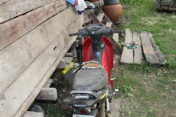 ขายรถซูซูกิเบส ไม่มีทะเบียนสต๊าทไม่ติดขายตามสภาพ เครื่องกดลงรถบ้านจอดประมาณสี่ปีครับ