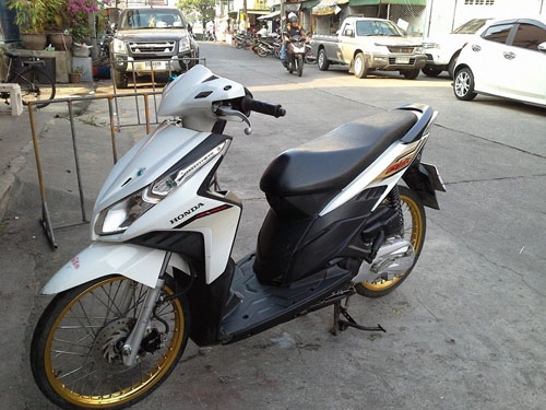 Click i ปี 53 สีขาว รถบ้าน เครื่องแน่น ไม่หลวม ไม่มีควันขาว