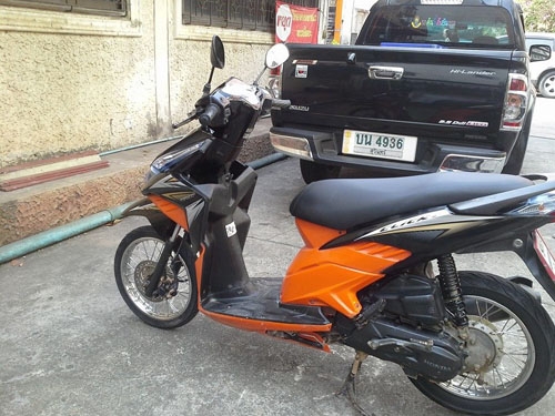 Click i ปี 53 สีดำ ส้ม รถบ้าน เครื่องแน่น ไม่หลวม ไม่มีควันขาว