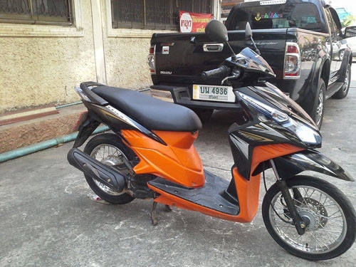 Click i ปี 53 สีดำ ส้ม รถบ้าน เครื่องแน่น ไม่หลวม ไม่มีควันขาว