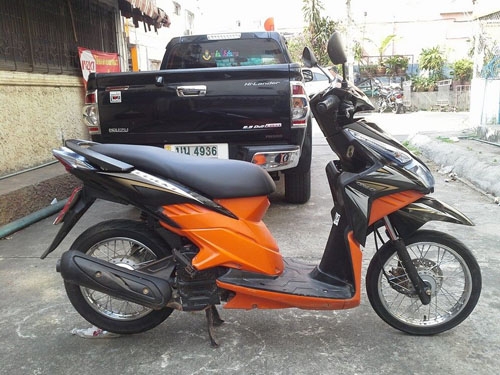 Click i ปี 53 สีดำ ส้ม รถบ้าน เครื่องแน่น ไม่หลวม ไม่มีควันขาว