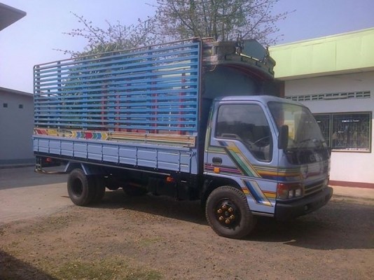 ขายรถบรรทุก 6 ล้อ 120 แรงม้า