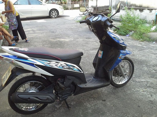 ขายด่วน click ปี 50 สีขาว น้ำเงิน รถบ้าน เดิมๆ ไม่หลวม ไม่มีควัน เอกสารครบ ทดลองขับดูได้จ้า