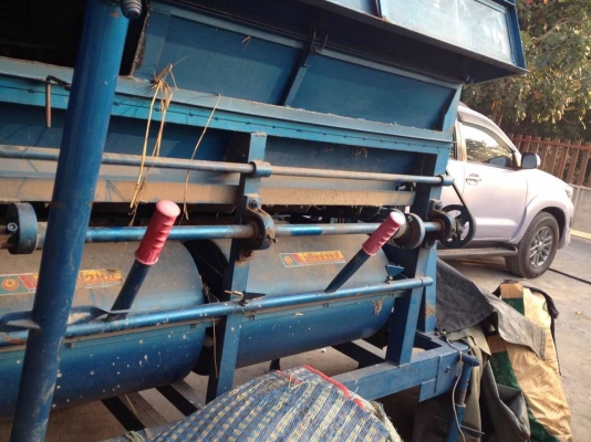 เครื่องนวดข้าว ถั่ว พ่วงรถไถ จัมโบ้ 5500 ต้องการขายด่วน