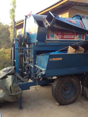 เครื่องนวดข้าว ถั่ว พ่วงรถไถ จัมโบ้ 5500 ต้องการขายด่วน