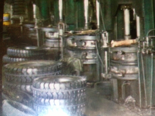 รับหล่อดอกยางตันและยางลมทุกขนาด คะ ติดต่อแต้วได้ที่  086-0199503