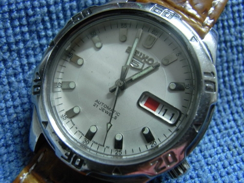 21ม.ค.((น้าเล็ก)) นำเสนอนาฬิกาข้อมือ