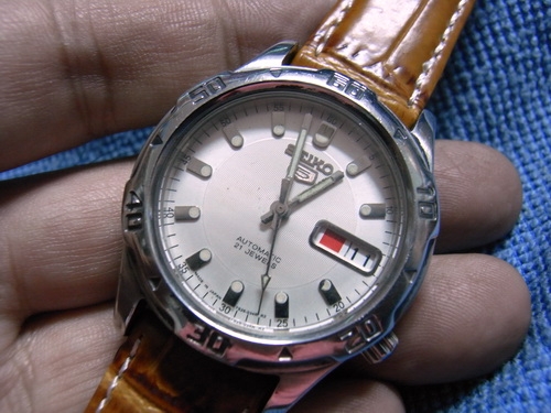 21ม.ค.((น้าเล็ก)) นำเสนอนาฬิกาข้อมือ 21ม.ค.((น้าเล็ก)) นำเสนอนาฬิกาข้อมือ