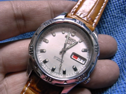 21ม.ค.((น้าเล็ก)) นำเสนอนาฬิกาข้อมือ 21ม.ค.((น้าเล็ก)) นำเสนอนาฬิกาข้อมือ