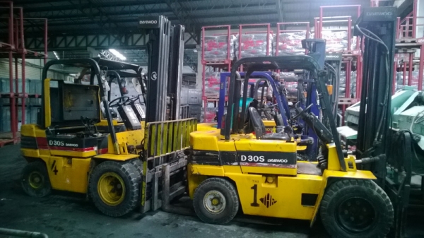 ขายถูกๆรถยก 3 ตัน เสาสูง 6 เมตร เครื่องดีเซล เกียร์ออโต้ ล้อหน้าคู่ แผงงาสไลด์