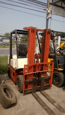 ขายด่วนๆ ถูกๆ รถยกนิสสันรุ่นz น้ำหนักยก 2.5 ตัน เสาสูง 4.50 เมตร เครื่องดีเซล เกียร์ออโต้