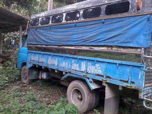 รถอีซูซุ 6 ล้อ รั้ว 85 แรงม้า. ( รถบรรทุก นักเรียน. )   ( ลดเหลือ. 120,000 บาท. !! )  สนใจติดต่อ 081 - 6079515