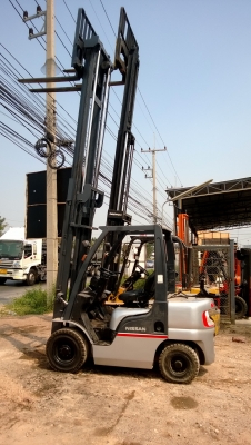 รถยกนิสสันรุ่นใหม่ล่าสุด ยก 2.5 ตัน เสาสูง 4.50 เมตร เครื่องเบนซินติดแก๊สเรียบร้อย เกียร์ออโต้