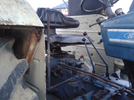 FORD 6600 เสือลาย  ราคาต่อรองได้ อุปกรณ์ 3ชิ้น สภาพพร้อมใช้งาน 087-2976734