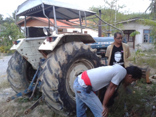 FORD 6600 เสือลาย  ราคาต่อรองได้ อุปกรณ์ 3ชิ้น สภาพพร้อมใช้งาน 087-2976734