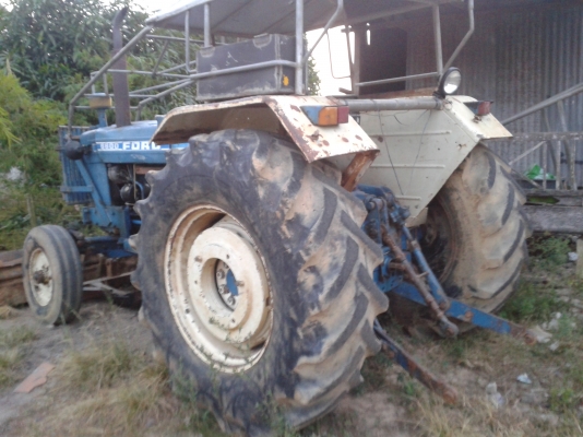 FORD 6600 เสือลาย  ราคาต่อรองได้ อุปกรณ์ 3ชิ้น สภาพพร้อมใช้งาน 087-2976734