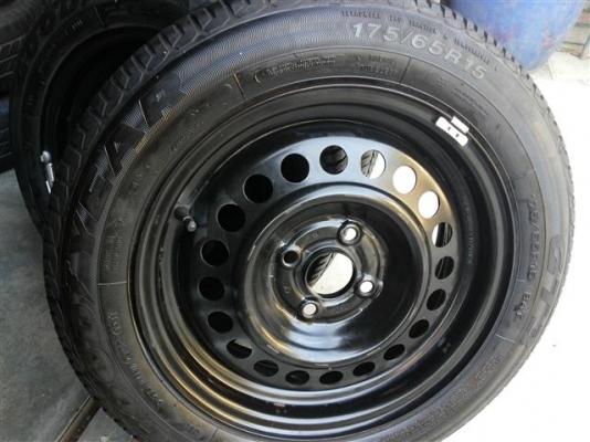 ล้อกะทะ jazz/city พร้อมยาง goodyear ปี2011 175/65/15