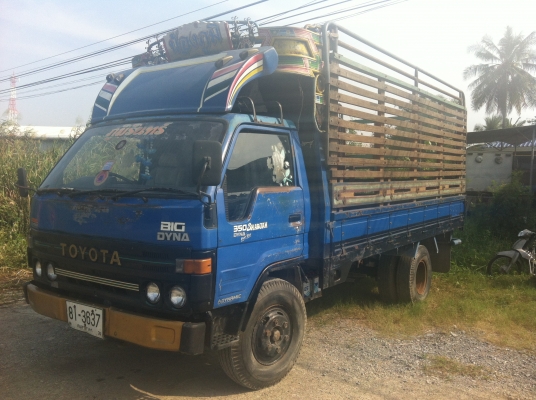 TOYOTA กระบรรทุก มีข้างเสริม