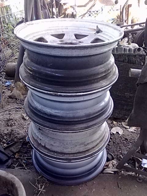 ขาย ล้อ 5 รู ขอบ 15  กว้าง 7 นิ้ว