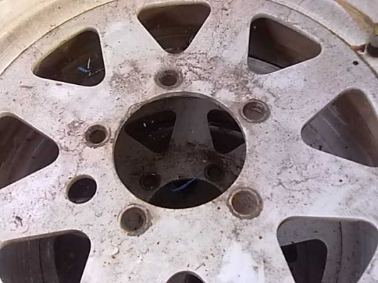 ขาย ล้อ 5 รู ขอบ 15  กว้าง 7 นิ้ว