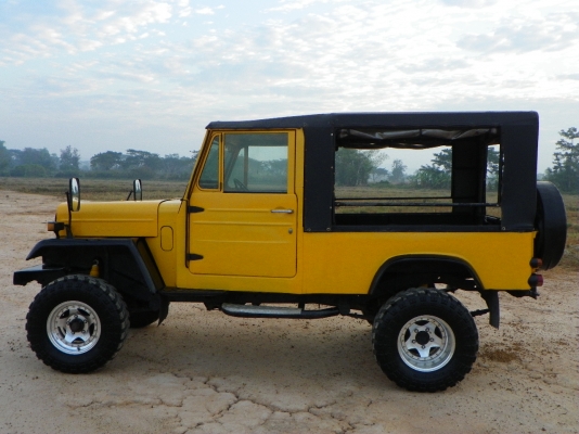 ขายถูก JEEP J46 4x4 เครื่อง4G53 สภาพสวยทะเบียนโอน ขายราคา 239,000.-(ไม่เอาวินซ์ลดไป25,000.-) ขายถูก JEEP J46 4x4 เครื่อง4G53 สภาพสวยทะเบียนโอน ขายราคา 239,000.-(ไม่เอาวินซ์ลดไป25,000.-)