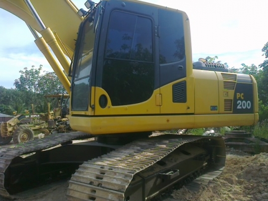 ขายรถแบคโฮ KOMATSU PC200-8  รถ 2000 กว่าชั่วโมง รถสวยพร้อมใช้เองสารพร้อม