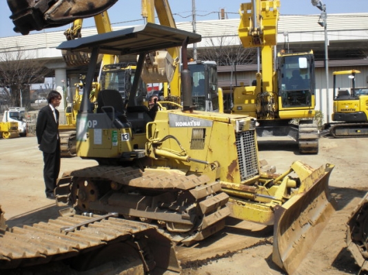 D20P-7-75526 รถดัน KOMATSU ตอนนี้รถจอดที่(CSนวนคร)ครับ