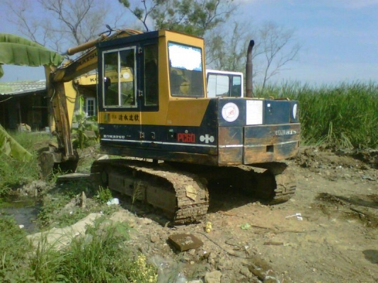 ขายKOMATSU PC 60-3 สภาพสวยพร้อมใช้ เก่านอก ราคาต่อรองได้ ติดต่อได่ที่คุณ อ๊อฟ พิจิตร 086-737-9991