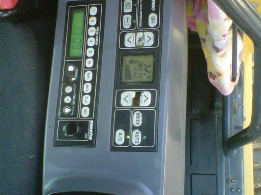 ขายKOMATSU PC 130-7สภาพสวยพร้อมใช้ ราคาต่อรองได้ ติดต่อได่ที่คุณ อ๊อฟ พิจิตร 086-737-9991