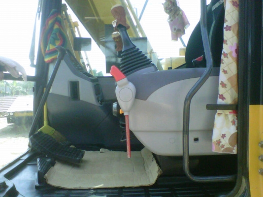 ขายKOMATSU PC 130-7สภาพสวยพร้อมใช้ ราคาต่อรองได้ ติดต่อได่ที่คุณ อ๊อฟ พิจิตร 086-737-9991