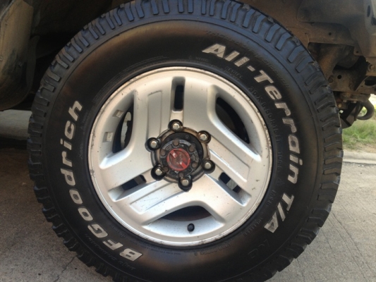 (ลดราคา)ขาย ล้อเดิมsportrider4wdยาง BF all 30/9.5/15 ปี06,2เส้น/05,2เส้น