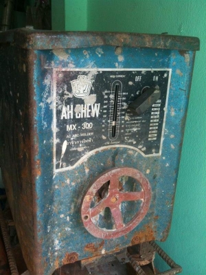 ขายตู้เชื่อม 300 แอมป์ อาจิว ครับ