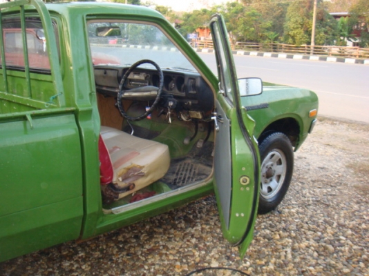 ดัทสัน 620 รุ่น4ขอ สภาพแห้งๆ สีสวยเอาไปแก้ไฟท้ายอย่างเดียว