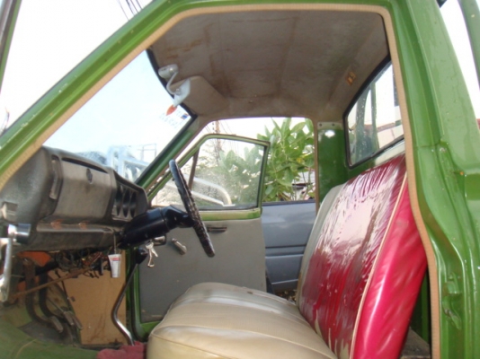 ดัทสัน 620 รุ่น4ขอ สภาพแห้งๆ สีสวยเอาไปแก้ไฟท้ายอย่างเดียว