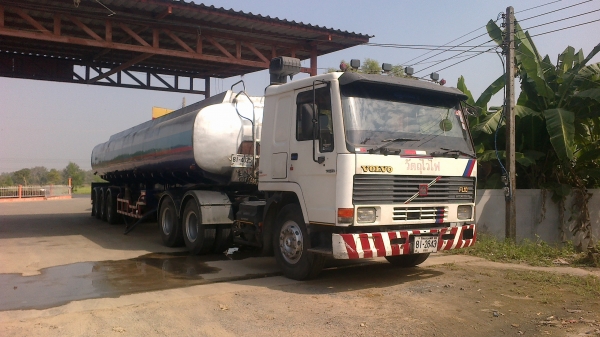 ขายหัวลากVolvo FL10พร้อมหางลากน้ำมัน