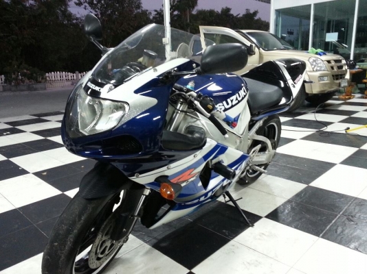 ขาย GSXR 750 K1 ปี 2001 หัวฉีด ราคา 135000 บาท โทร 082-2169945 ขาย GSXR 750 K1 ปี 2001 หัวฉีด ราคา 135000 บาท โทร 082-2169945