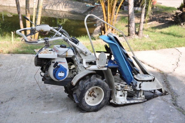 ขายรถเกี่ยวข้าว(เดินตาม) ISEKI สภาพสวยเดิมจากญี่ปุ่น ขายถูก17,000บาทเท่านั้น!!