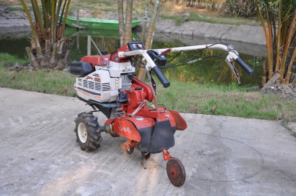 ขายรถพรวนดิน ISEKI มีเกียร์ สะดวกใช้งานง่าย นำเข้าญี่ปุ่นขายถูกมากๆ13,500บาทเท่านั้น!!