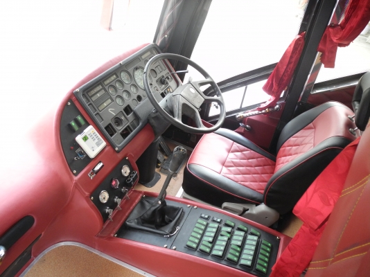 รถบัส 8 ล้อ scania