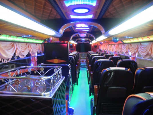 รถบัส 8 ล้อ scania