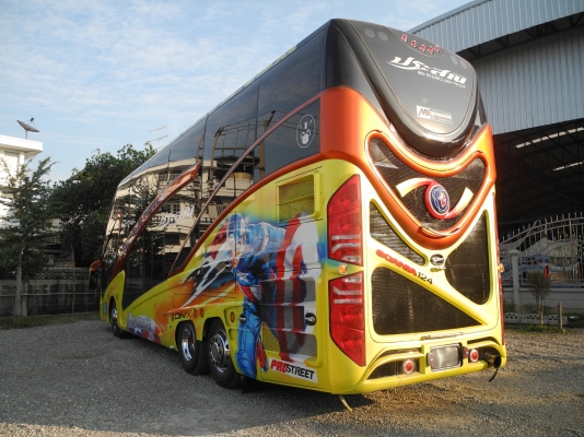 รถบัส 8 ล้อ scania