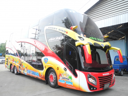 รถบัส 8 ล้อ scania