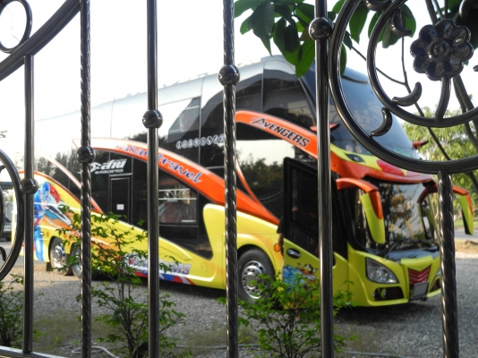 รถบัส 8 ล้อ scania