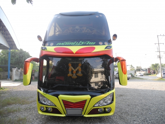 รถบัส 8 ล้อ scania