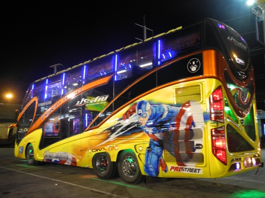 รถบัส 8 ล้อ scania