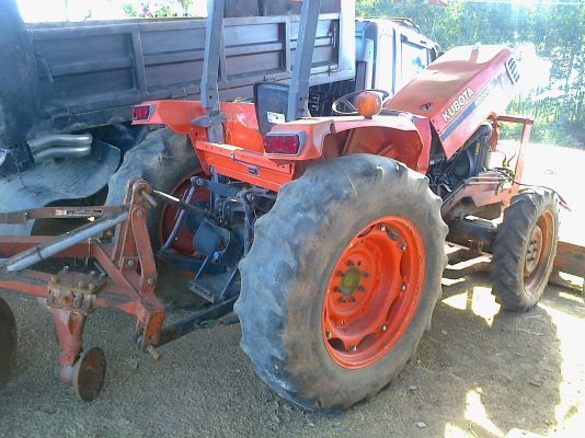 KUBOTA M5000 SU - 2 เพลา สภาพดีมากครับพร้อมใช้งาน ทำงาน 3,500 ชม. เครื่องปั๊มแห้งดีแรงดีไม่มีเยิ้ม อุปกรณ์ครบพร้อม มีใบดันหน้า ผานพรวนดิน 6 ช่วงล่างแน่น ยาง 4 เส้นประมาณ 60\% พร้อมใช้งาน เอกสารเล่มทะเบียนครบครับ KUBOTA M5000 SU - 2 เพลา สภาพดีมากครับพร้อมใช้งาน ทำงาน 3,500 ชม. เครื่องปั๊มแห้งดีแรงดีไม่มีเยิ้ม อุปกรณ์ครบพร้อม มีใบดันหน้า ผานพรวนดิน 6 ช่วงล่างแน่น ยาง 4 เส้นประมาณ 60\% พร้อมใช้งาน เอกสารเล่มทะเบียนครบครับ