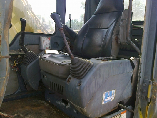 PC60-7 เก็บสีให้ใหม่(สาดสีบางๆ) มีเอกสารใบอินวอยล์ สภาพดี