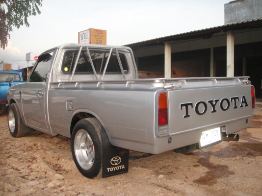 ขาย โตโยต้า RN 20 เครื่องเดิม 5 เกียร์ สีสวย มีแอร์ ติดเครื่องเสียง ทะเบียนเต็มพร้อมโอน