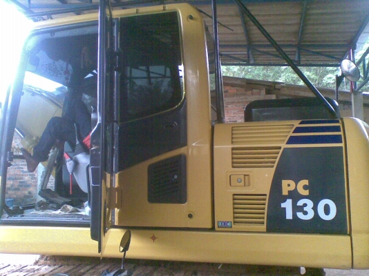 ขายดาวน์แบคโฮ  KOMUTSU  PC 130-8  ใช้งานแล้ว  2,000  กว่าชั่วโมง สภาพเหมือนรถใหม่   ตามสภาพรถใช้งานอยู่